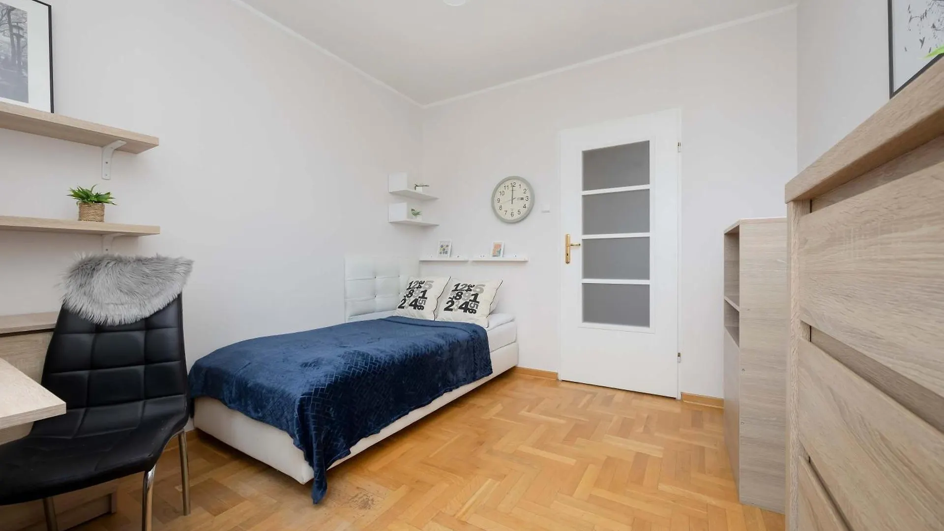 Spacious 4-Bedroom Apartment By Noclegi Renters Warsaw 0*,  Poland