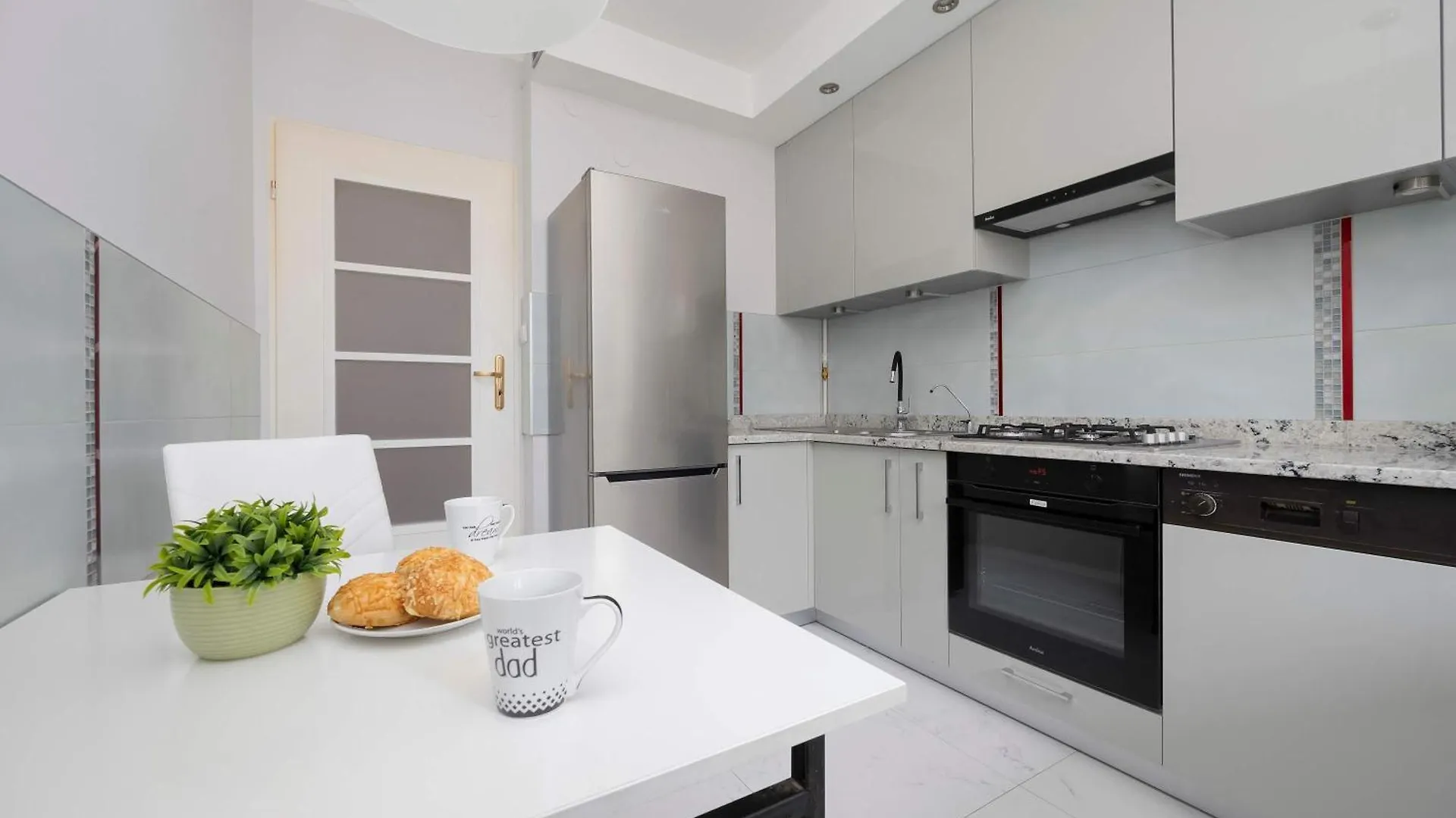 Spacious 4-Bedroom Apartment By Noclegi Renters Warsaw Poland