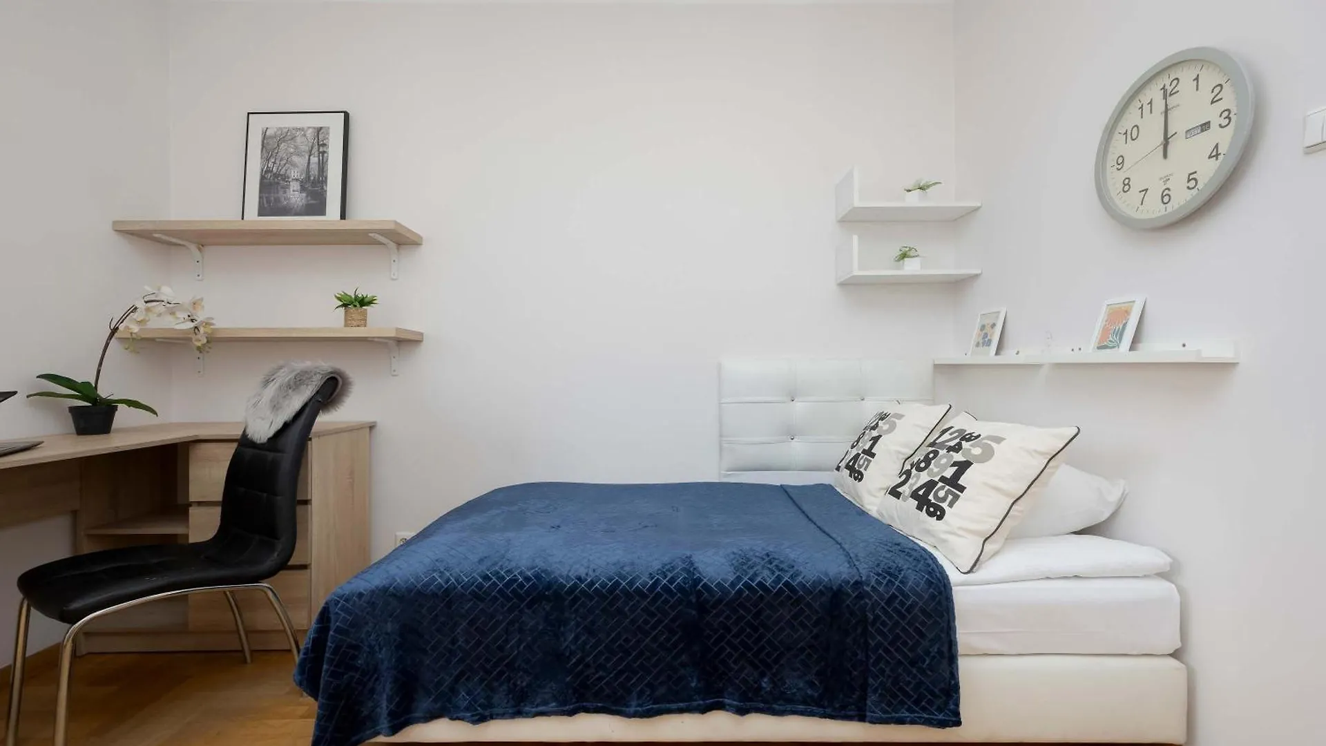 Spacious 4-Bedroom Apartment By Noclegi Renters Warsaw