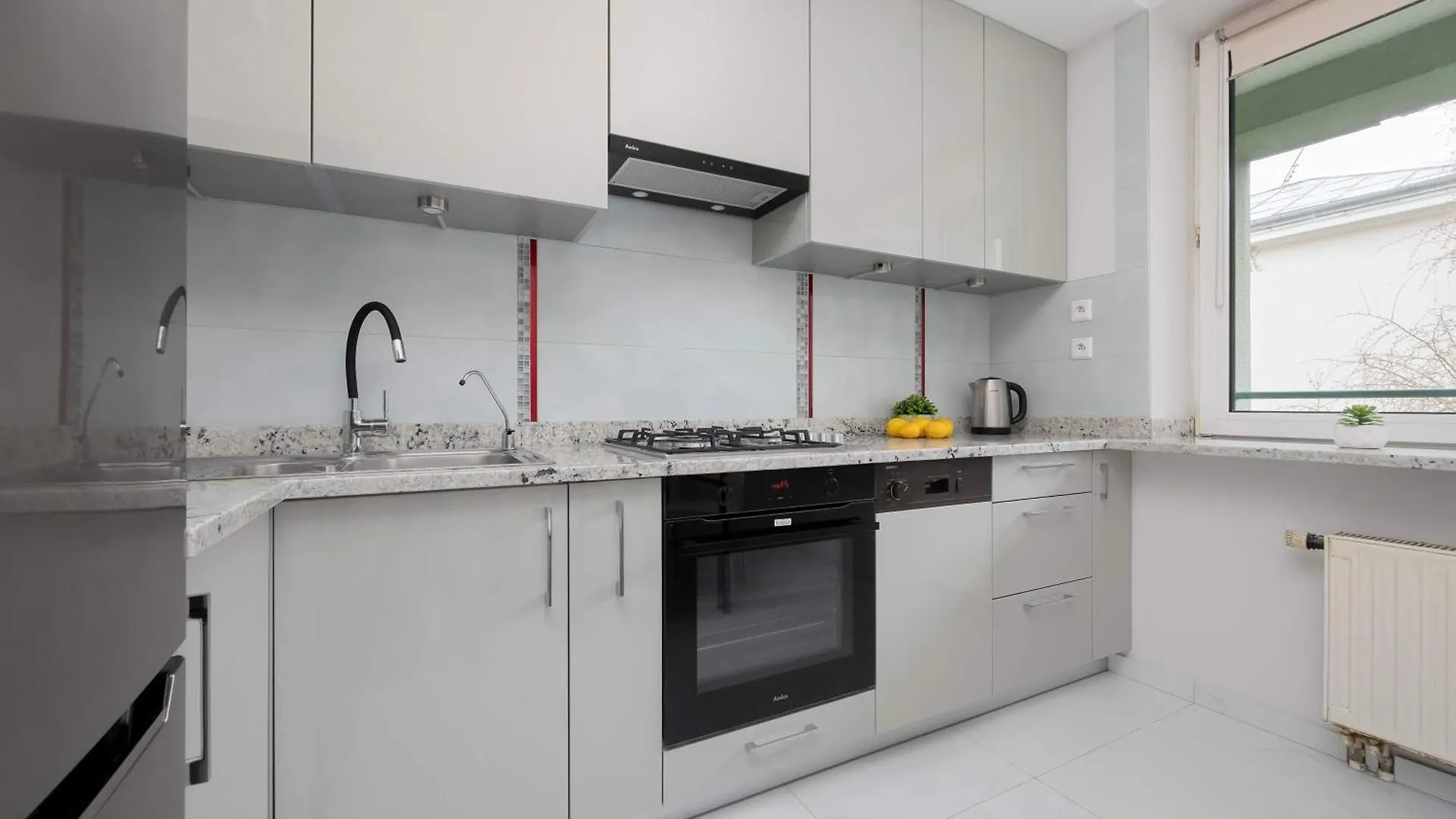 Spacious 4-Bedroom Apartment By Noclegi Renters Warsaw