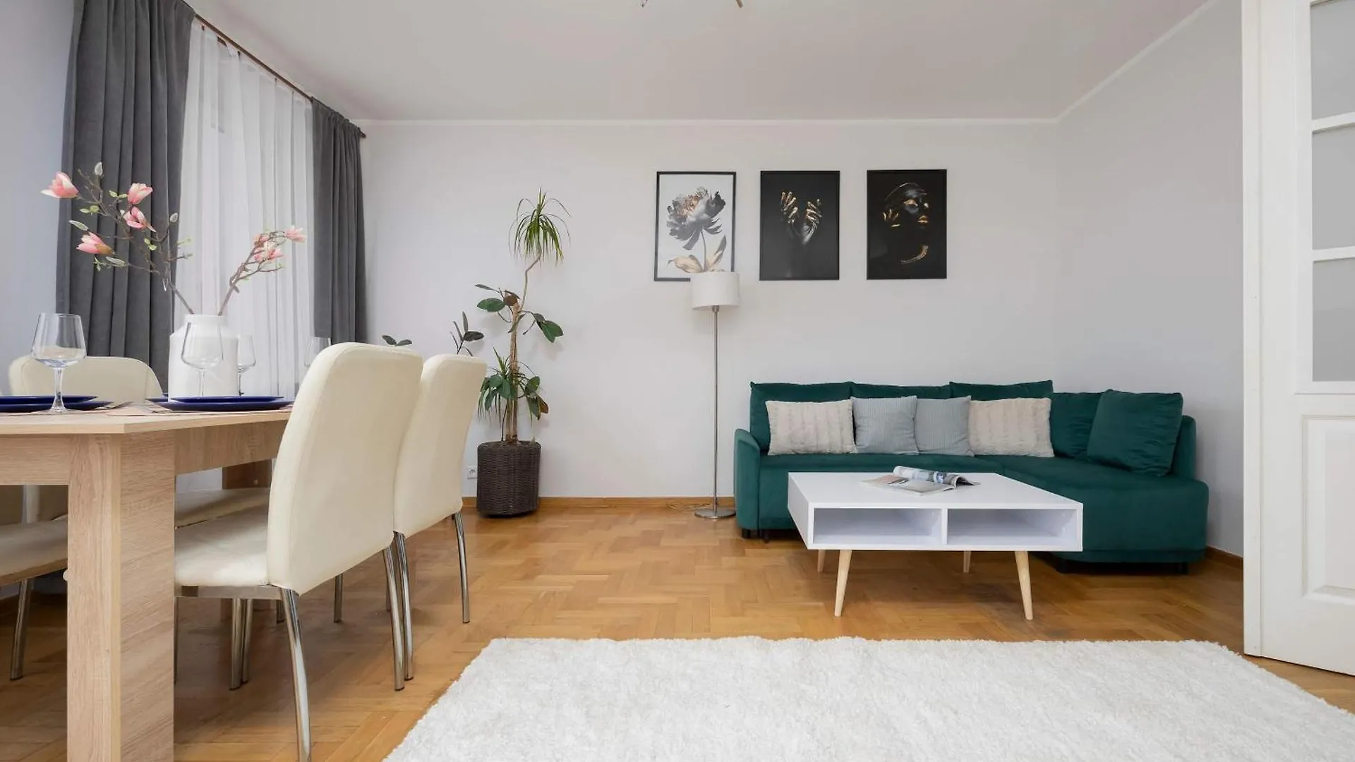 Spacious 4-Bedroom Apartment By Noclegi Renters Warsaw
