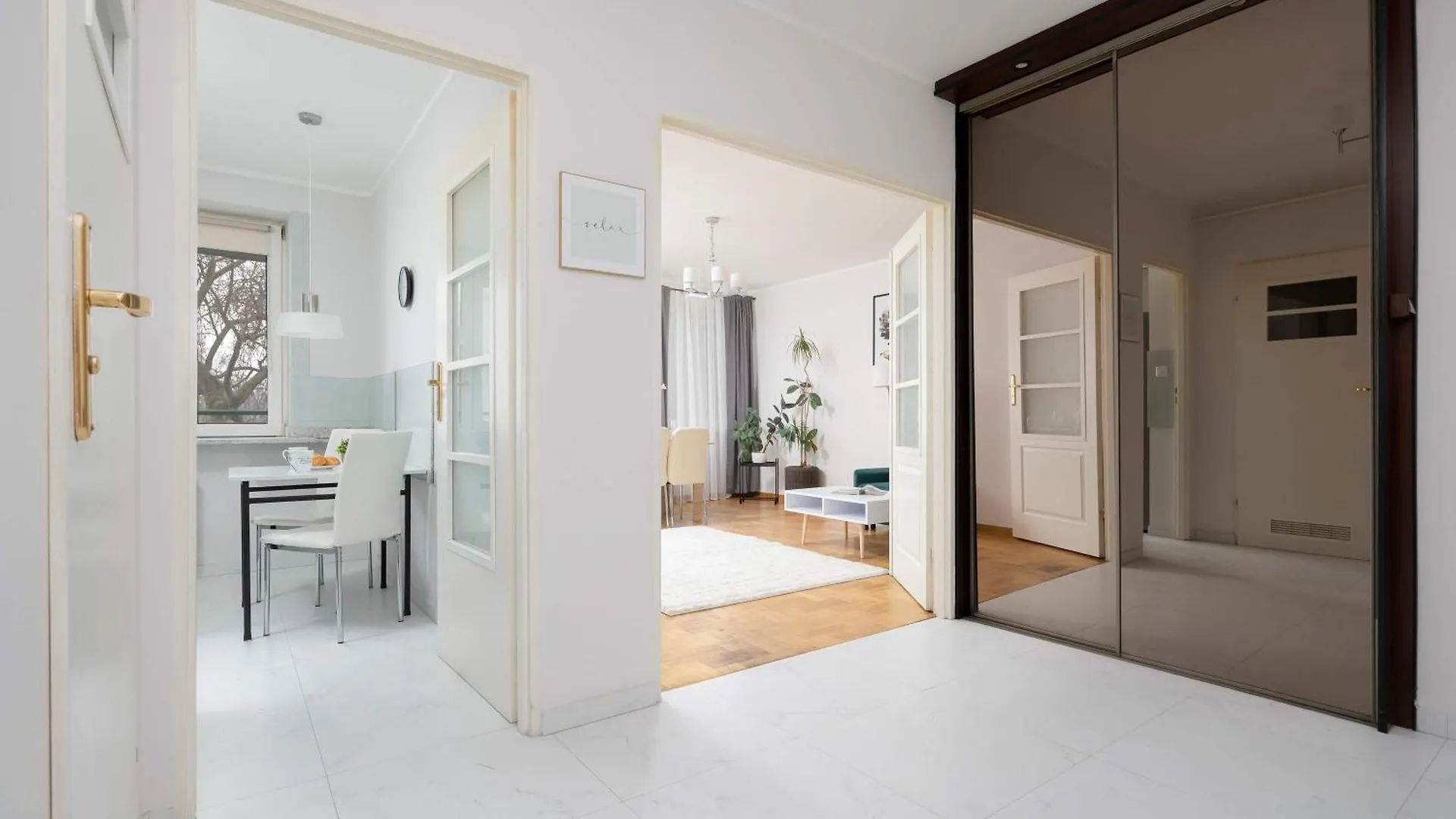 Spacious 4-Bedroom Apartment By Noclegi Renters Warsaw 0*,