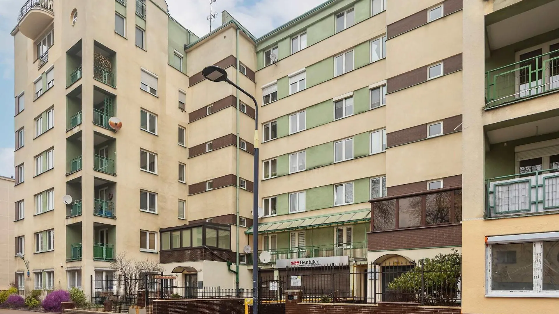Spacious 4-Bedroom Apartment By Noclegi Renters Warsaw 0*,  Poland