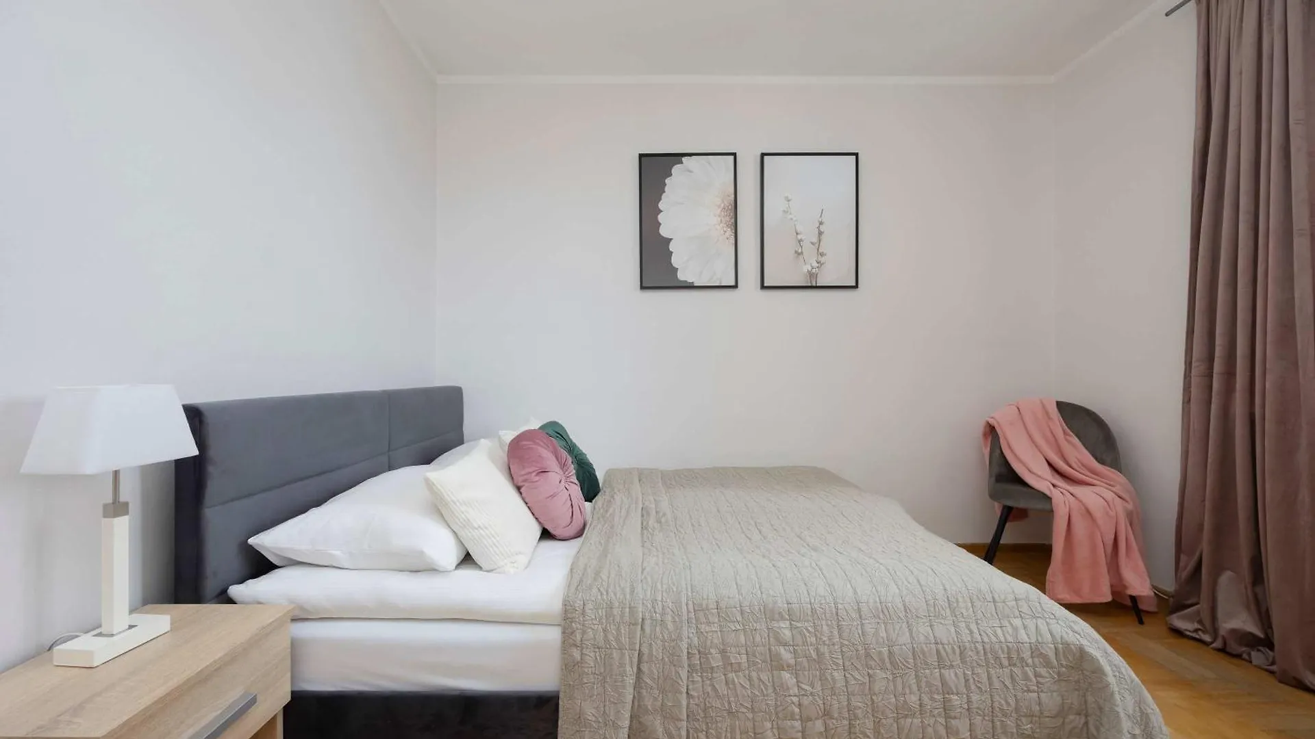 Spacious 4-Bedroom Apartment By Noclegi Renters Warschau
